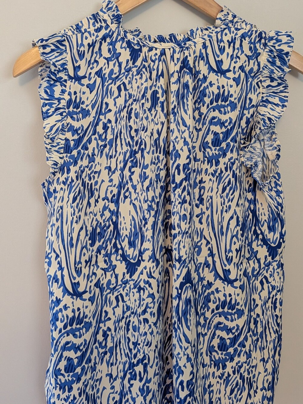 Madison & Berkeley Blue and White Printed Ruffle Sleeve Blouse - Picture 4 of 5